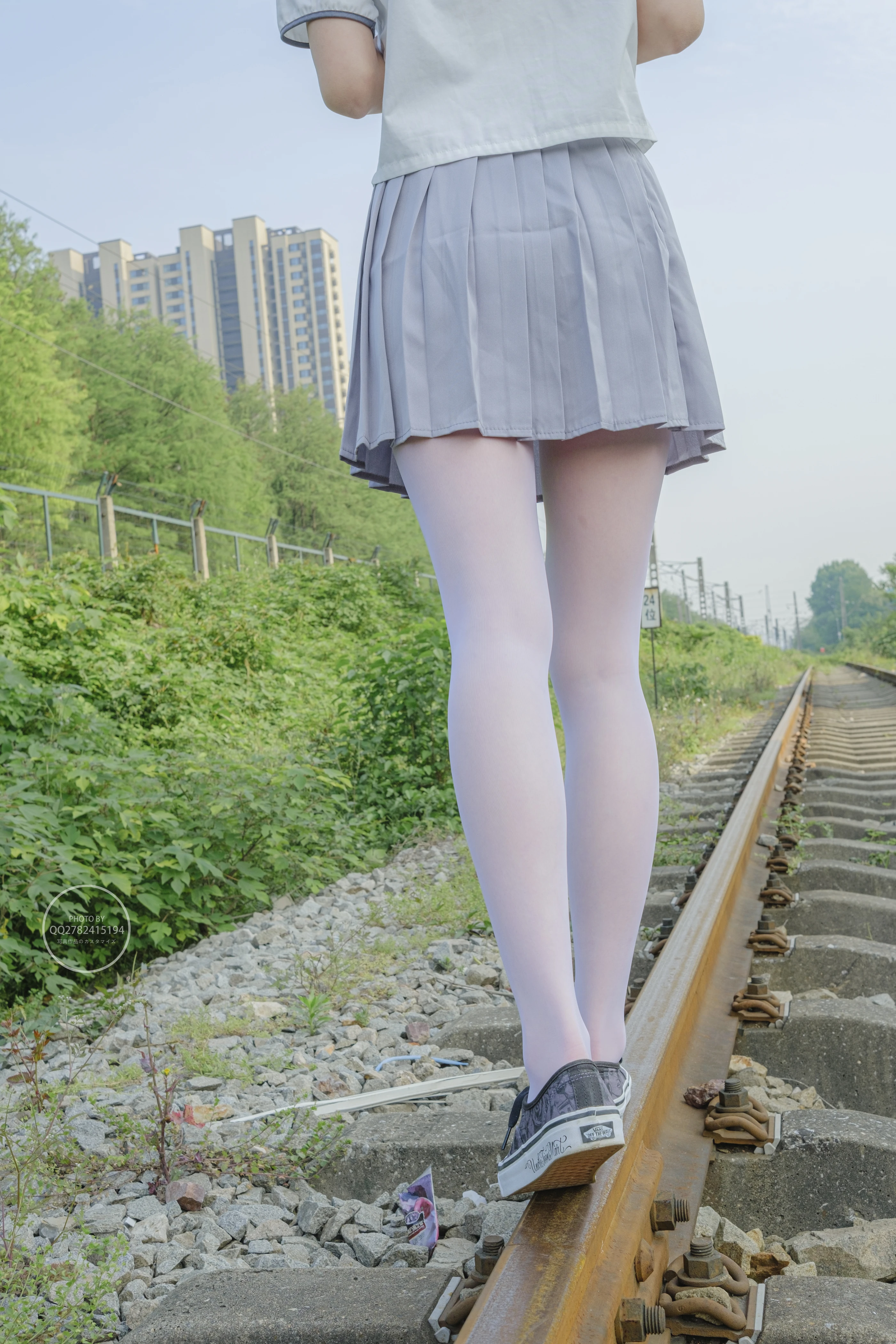 森萝财团 有料 NO.038 吸吸 铁轨边的JK白丝美少女 [60P]插图5